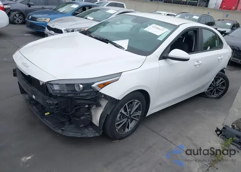 2022 Kia Forte Lxs z USA, uszkodzony, nr VIN 3KPF24AD7NE487564